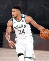  字母哥狂砍四十分雄鹿轻取公牛稳固榜首