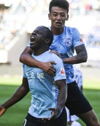  纽卡斯尔联主场完胜西汉姆联跻身前四  