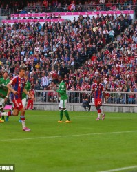  拜仁慕尼黑主场大胜法兰克福稳固榜首位置