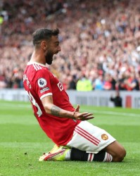  哈兰德帽子戏法闪耀全场，曼城大胜伯恩茅斯登顶积分榜  